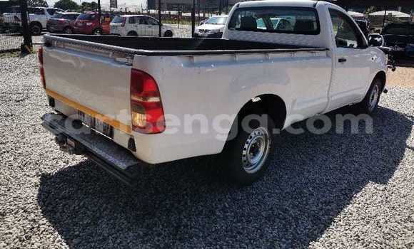 Nunua Ilio tumika Toyota Hilux White Gari ndani ya Big Bend nchini Lubombo Nunua Ilio tumika Toyota Hilux White Gari ndani ya Big Bend nchini Lubombo