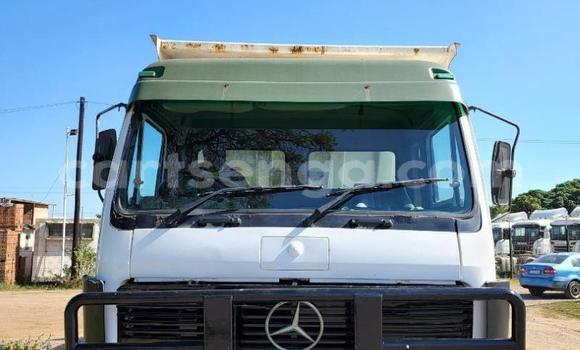 Acheter Occasion Utilitaire Mercedes‒Benz Tipper Blanc à Big Bend, Lubombo District Acheter Occasion Utilitaire Mercedes‒Benz Tipper Blanc à Big Bend, Lubombo District