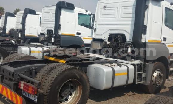 Acheter Occasion Utilitaire Mercedes‒Benz Truck Blanc à Big Bend, Lubombo District Acheter Occasion Utilitaire Mercedes‒Benz Truck Blanc à Big Bend, Lubombo District