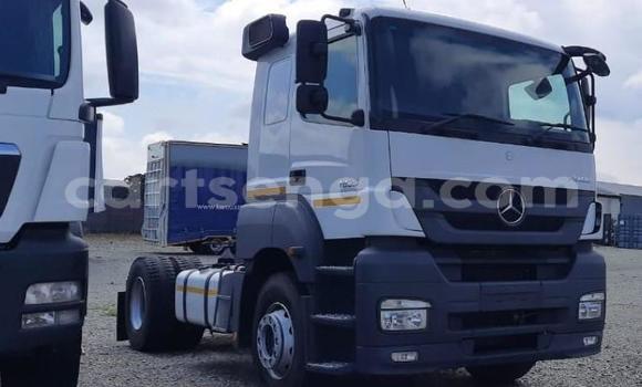 Acheter Occasion Utilitaire Mercedes‒Benz Truck Blanc à Big Bend, Lubombo District Acheter Occasion Utilitaire Mercedes‒Benz Truck Blanc à Big Bend, Lubombo District