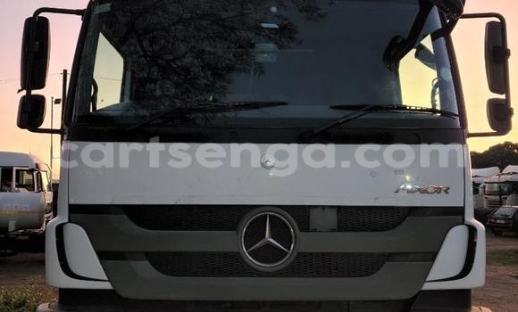 Acheter Occasion Utilitaire Mercedes‒Benz Tipper Blanc à Big Bend, Lubombo District Acheter Occasion Utilitaire Mercedes‒Benz Tipper Blanc à Big Bend, Lubombo District