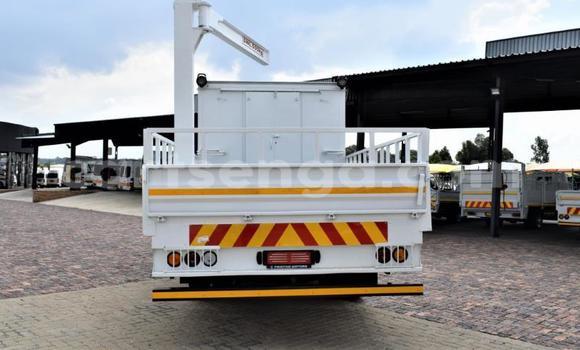 Nunua Ilio tumika Nissan UD White Lori ndani ya Big Bend nchini Wilaya ya Lubombo Nunua Ilio tumika Nissan UD White Lori ndani ya Big Bend nchini Wilaya ya Lubombo