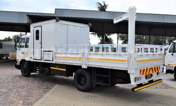 Nunua Ilio tumika Nissan UD White Lori ndani ya Big Bend nchini Wilaya ya Lubombo Nunua Ilio tumika Nissan UD White Lori ndani ya Big Bend nchini Wilaya ya Lubombo