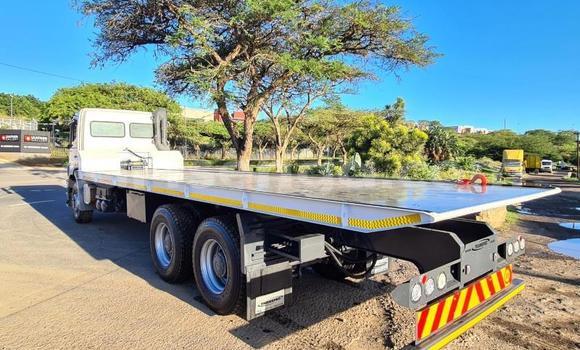 Acheter Occasion Utilitaire Mercedes‒Benz Truck Blanc à Big Bend, Lubombo District Acheter Occasion Utilitaire Mercedes‒Benz Truck Blanc à Big Bend, Lubombo District
