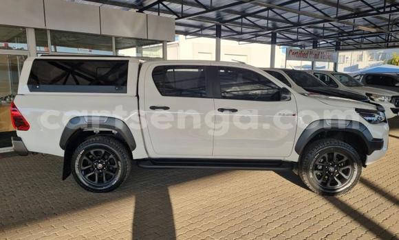 Nunua Ilio tumika Toyota Hilux White Gari ndani ya Ezulwini nchini Hhohho Nunua Ilio tumika Toyota Hilux White Gari ndani ya Ezulwini nchini Hhohho