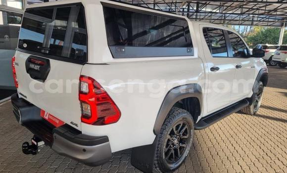 Nunua Ilio tumika Toyota Hilux White Gari ndani ya Ezulwini nchini Hhohho Nunua Ilio tumika Toyota Hilux White Gari ndani ya Ezulwini nchini Hhohho
