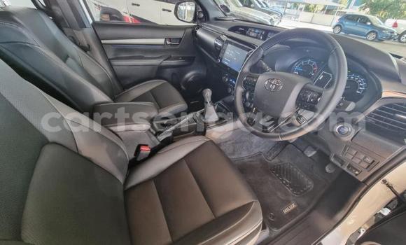 Nunua Ilio tumika Toyota Hilux White Gari ndani ya Ezulwini nchini Hhohho Nunua Ilio tumika Toyota Hilux White Gari ndani ya Ezulwini nchini Hhohho