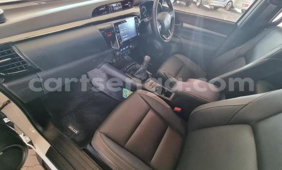 Nunua Ilio tumika Toyota Hilux White Gari ndani ya Ezulwini nchini Hhohho Nunua Ilio tumika Toyota Hilux White Gari ndani ya Ezulwini nchini Hhohho