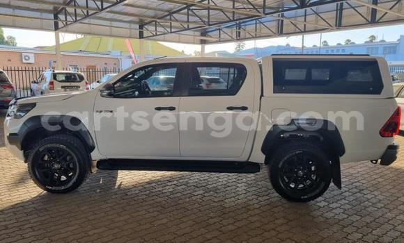 Nunua Ilio tumika Toyota Hilux White Gari ndani ya Ezulwini nchini Hhohho Nunua Ilio tumika Toyota Hilux White Gari ndani ya Ezulwini nchini Hhohho
