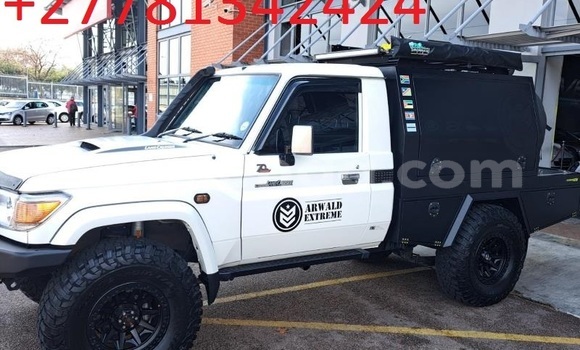 Nunua Ilio tumika Toyota Land Cruiser White Gari ndani ya Mbabane nchini Manzini