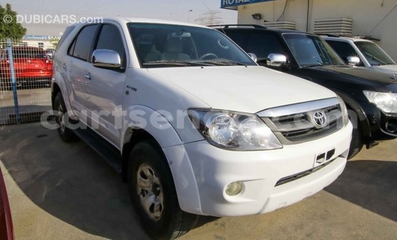 Nunua Imported Toyota Fortuner White Gari ndani ya Import - Dubai nchini Hhohho Nunua Imported Toyota Fortuner White Gari ndani ya Import - Dubai nchini Hhohho
