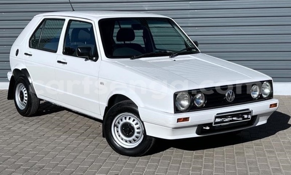 Buy Used Volkswagen Golf White Car in Ezulwini in Hhohho