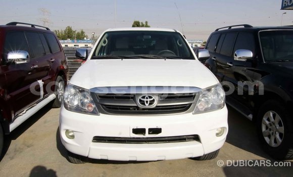 Nunua Imported Toyota Fortuner White Gari ndani ya Import - Dubai nchini Hhohho Nunua Imported Toyota Fortuner White Gari ndani ya Import - Dubai nchini Hhohho