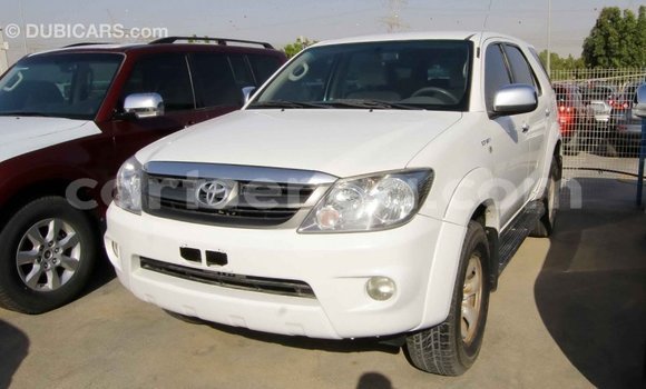 Nunua Imported Toyota Fortuner White Gari ndani ya Import - Dubai nchini Hhohho Nunua Imported Toyota Fortuner White Gari ndani ya Import - Dubai nchini Hhohho