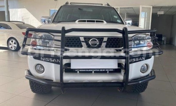 Nunua Ilio tumika Nissan NP 300 White Gari ndani ya Ezulwini nchini Hhohho Nunua Ilio tumika Nissan NP 300 White Gari ndani ya Ezulwini nchini Hhohho