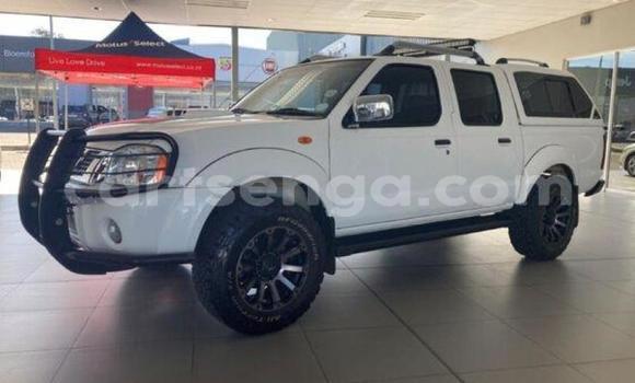 Nunua Ilio tumika Nissan NP 300 White Gari ndani ya Ezulwini nchini Hhohho Nunua Ilio tumika Nissan NP 300 White Gari ndani ya Ezulwini nchini Hhohho
