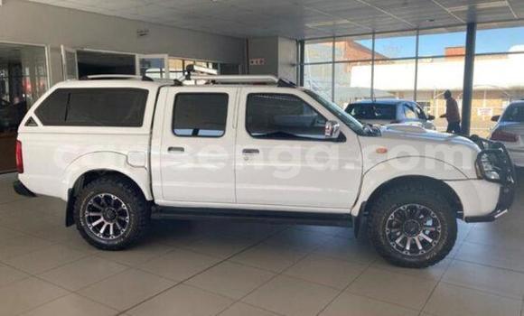 Nunua Ilio tumika Nissan NP 300 White Gari ndani ya Ezulwini nchini Hhohho Nunua Ilio tumika Nissan NP 300 White Gari ndani ya Ezulwini nchini Hhohho