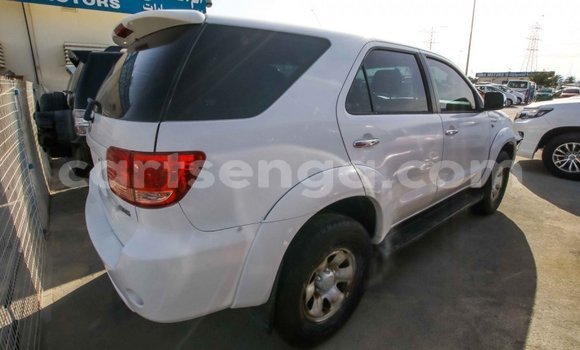 Nunua Imported Toyota Fortuner White Gari ndani ya Import - Dubai nchini Hhohho Nunua Imported Toyota Fortuner White Gari ndani ya Import - Dubai nchini Hhohho