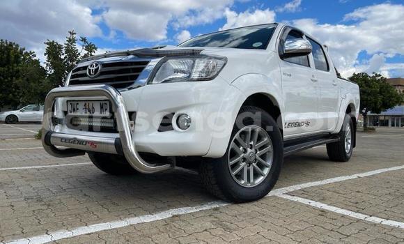 Buy Used Toyota Hilux White Car in Ezulwini in Hhohho Buy Used Toyota Hilux White Car in Ezulwini in Hhohho