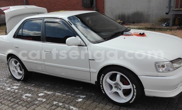 Nunua Ilio tumika Toyota Corolla White Gari ndani ya Ezulwini nchini Hhohho Nunua Ilio tumika Toyota Corolla White Gari ndani ya Ezulwini nchini Hhohho