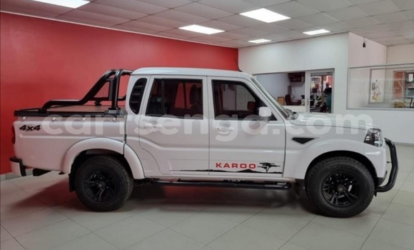 Nunua Ilio tumika Mahindra CL White Gari ndani ya Ezulwini nchini Hhohho Nunua Ilio tumika Mahindra CL White Gari ndani ya Ezulwini nchini Hhohho