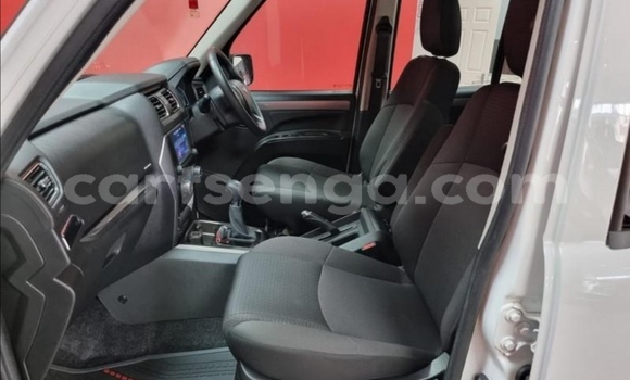 Nunua Ilio tumika Mahindra CL White Gari ndani ya Ezulwini nchini Hhohho Nunua Ilio tumika Mahindra CL White Gari ndani ya Ezulwini nchini Hhohho