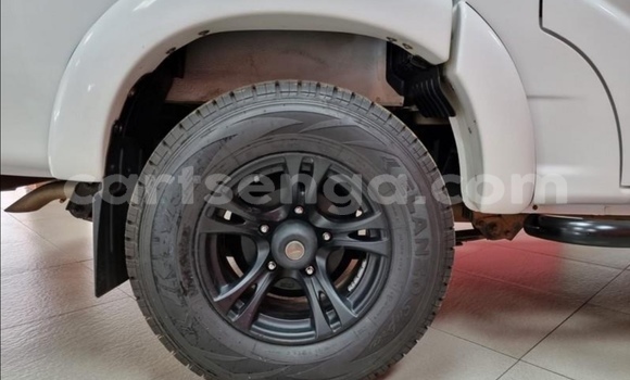 Nunua Ilio tumika Mahindra CL White Gari ndani ya Ezulwini nchini Hhohho Nunua Ilio tumika Mahindra CL White Gari ndani ya Ezulwini nchini Hhohho