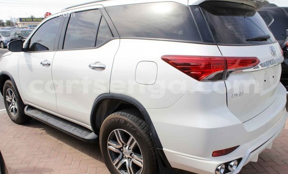 Buy Import Toyota Fortuner White Car in Import - Dubai in Hhohho Buy Import Toyota Fortuner White Car in Import - Dubai in Hhohho