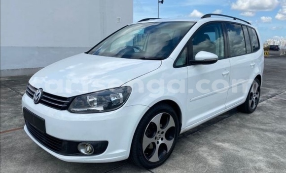 Buy Used Volkswagen Touran White Car in Ezulwini in Hhohho