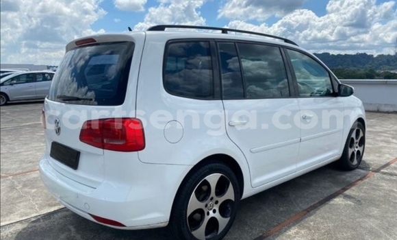 Nunua Ilio tumika Volkswagen Touran White Gari ndani ya Ezulwini nchini Hhohho Nunua Ilio tumika Volkswagen Touran White Gari ndani ya Ezulwini nchini Hhohho