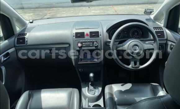 Nunua Ilio tumika Volkswagen Touran White Gari ndani ya Ezulwini nchini Hhohho Nunua Ilio tumika Volkswagen Touran White Gari ndani ya Ezulwini nchini Hhohho