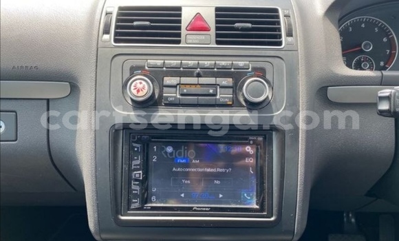 Nunua Ilio tumika Volkswagen Touran White Gari ndani ya Ezulwini nchini Hhohho Nunua Ilio tumika Volkswagen Touran White Gari ndani ya Ezulwini nchini Hhohho