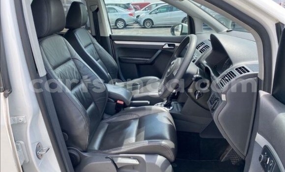 Nunua Ilio tumika Volkswagen Touran White Gari ndani ya Ezulwini nchini Hhohho Nunua Ilio tumika Volkswagen Touran White Gari ndani ya Ezulwini nchini Hhohho