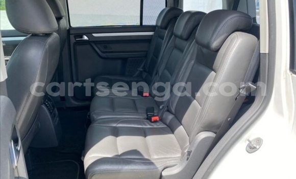 Nunua Ilio tumika Volkswagen Touran White Gari ndani ya Ezulwini nchini Hhohho Nunua Ilio tumika Volkswagen Touran White Gari ndani ya Ezulwini nchini Hhohho