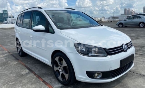 Nunua Ilio tumika Volkswagen Touran White Gari ndani ya Ezulwini nchini Hhohho Nunua Ilio tumika Volkswagen Touran White Gari ndani ya Ezulwini nchini Hhohho