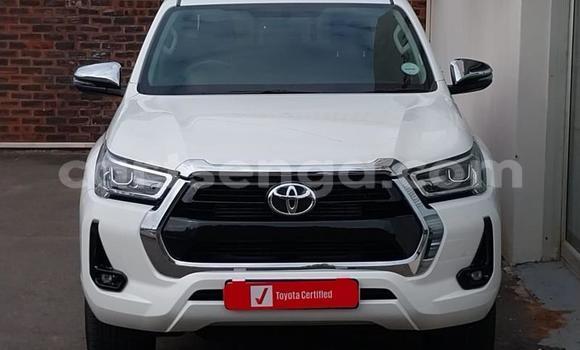 Buy Used Toyota Hilux White Car in Ezulwini in Hhohho Buy Used Toyota Hilux White Car in Ezulwini in Hhohho