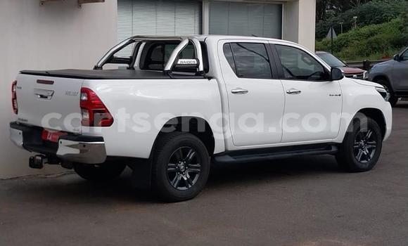 Buy Used Toyota Hilux White Car in Ezulwini in Hhohho Buy Used Toyota Hilux White Car in Ezulwini in Hhohho