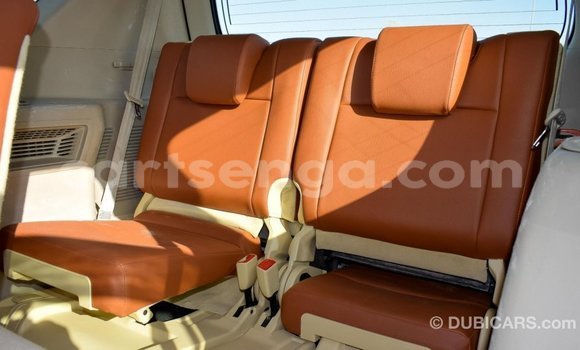 Acheter Import Voiture Toyota Prado Blanc à Import - Dubai, Hhohho Acheter Import Voiture Toyota Prado Blanc à Import - Dubai, Hhohho