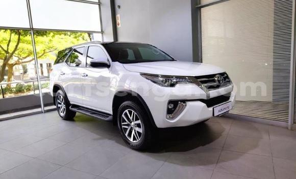 Acheter Occasion Voiture Toyota Fortuner Blanc à Ezulwini, Hhohho