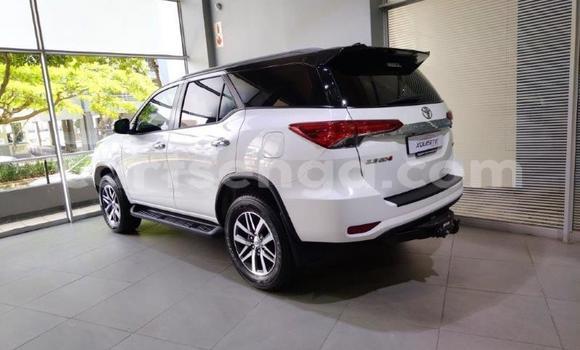 Acheter Occasion Voiture Toyota Fortuner Blanc à Ezulwini, Hhohho Acheter Occasion Voiture Toyota Fortuner Blanc à Ezulwini, Hhohho