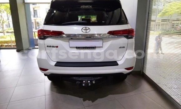 Acheter Occasion Voiture Toyota Fortuner Blanc à Ezulwini, Hhohho Acheter Occasion Voiture Toyota Fortuner Blanc à Ezulwini, Hhohho