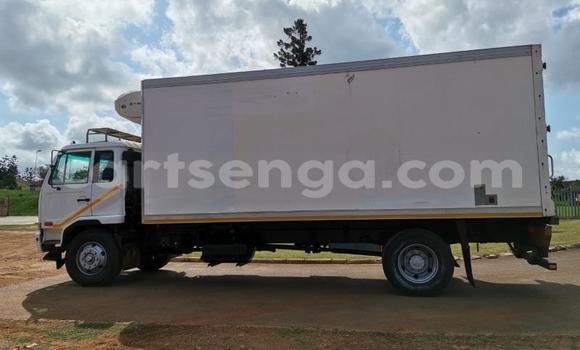 Acheter Occasion Utilitaire Nissan UD Blanc à Big Bend, Lubombo District Acheter Occasion Utilitaire Nissan UD Blanc à Big Bend, Lubombo District