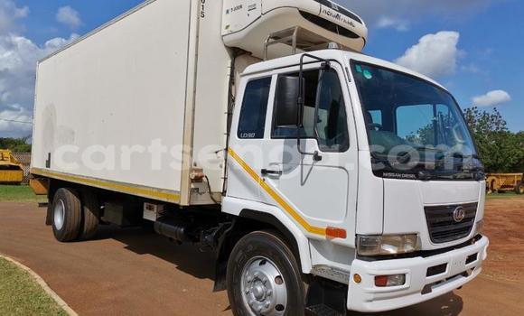 Acheter Occasion Utilitaire Nissan UD Blanc à Big Bend, Lubombo District Acheter Occasion Utilitaire Nissan UD Blanc à Big Bend, Lubombo District