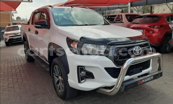 Buy Used Toyota Hilux White Car in Hlatikulu in Shiselweni District