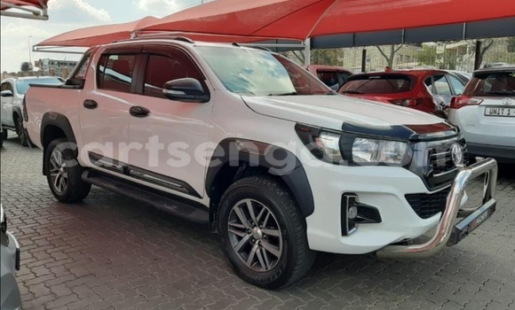 Buy Used Toyota Hilux White Car in Hlatikulu in Shiselweni District Buy Used Toyota Hilux White Car in Hlatikulu in Shiselweni District