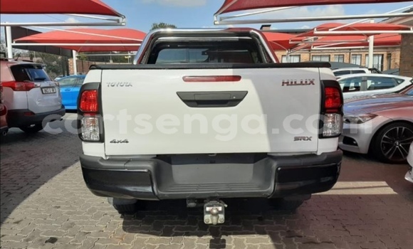 Buy Used Toyota Hilux White Car in Hlatikulu in Shiselweni District Buy Used Toyota Hilux White Car in Hlatikulu in Shiselweni District