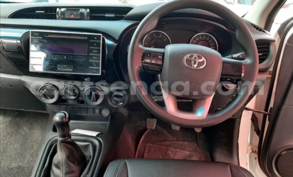 Buy Used Toyota Hilux White Car in Hlatikulu in Shiselweni District Buy Used Toyota Hilux White Car in Hlatikulu in Shiselweni District