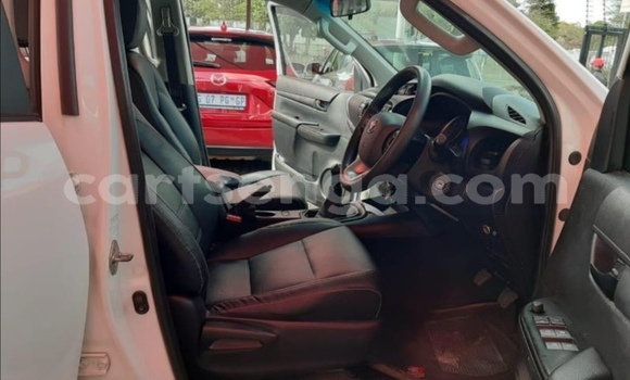 Buy Used Toyota Hilux White Car in Hlatikulu in Shiselweni District Buy Used Toyota Hilux White Car in Hlatikulu in Shiselweni District