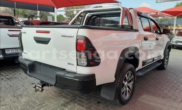 Buy Used Toyota Hilux White Car in Hlatikulu in Shiselweni District Buy Used Toyota Hilux White Car in Hlatikulu in Shiselweni District