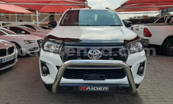 Buy Used Toyota Hilux White Car in Hlatikulu in Shiselweni District Buy Used Toyota Hilux White Car in Hlatikulu in Shiselweni District